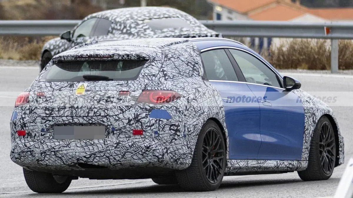Mercedes-AMG CLA Shooting Brake 2027: i test invernali svelano la futura wagon sportiva di Stoccarda (13)