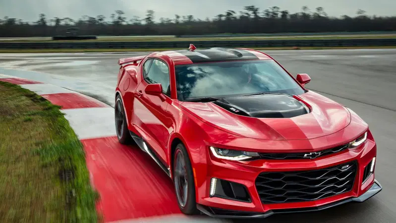 Chevrolet Camaro ZL1, svelate le prestazioni. Sono da urlo