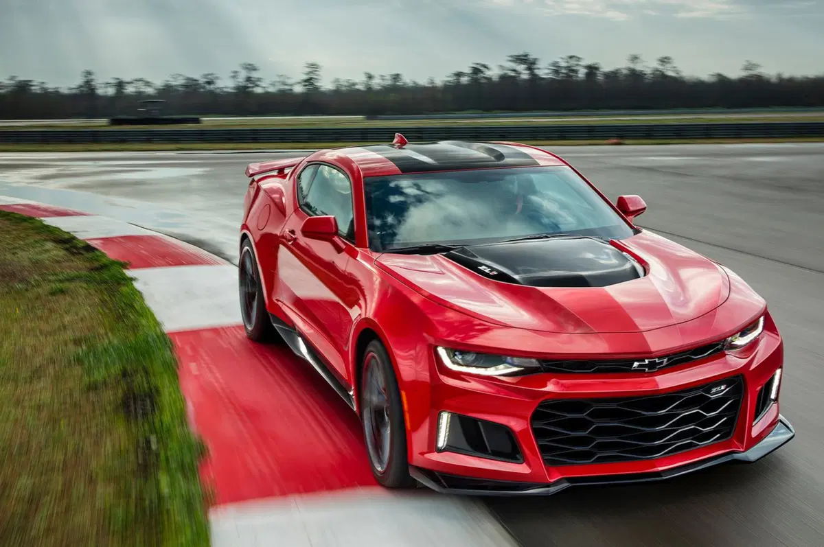 Chevrolet Camaro ZL1, svelate le prestazioni. Sono da urlo (3)