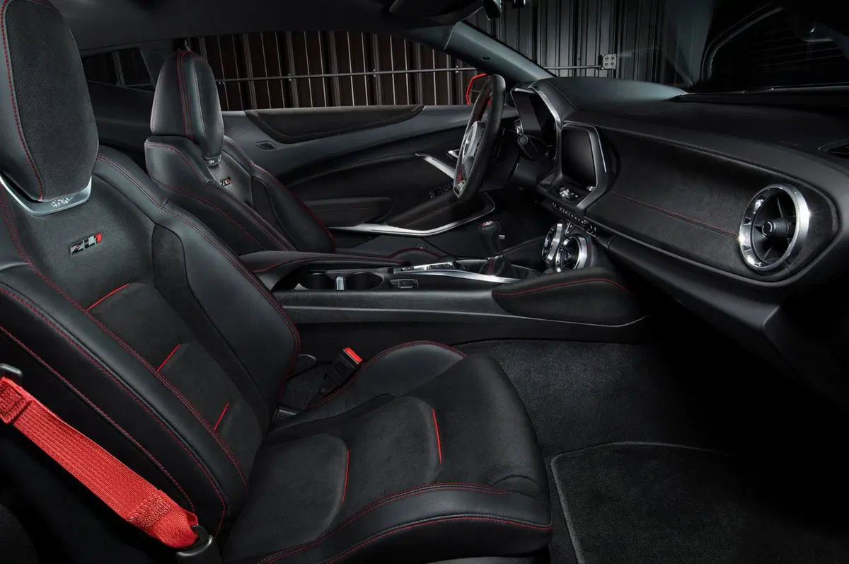 Chevrolet Camaro ZL1, svelate le prestazioni. Sono da urlo (7)