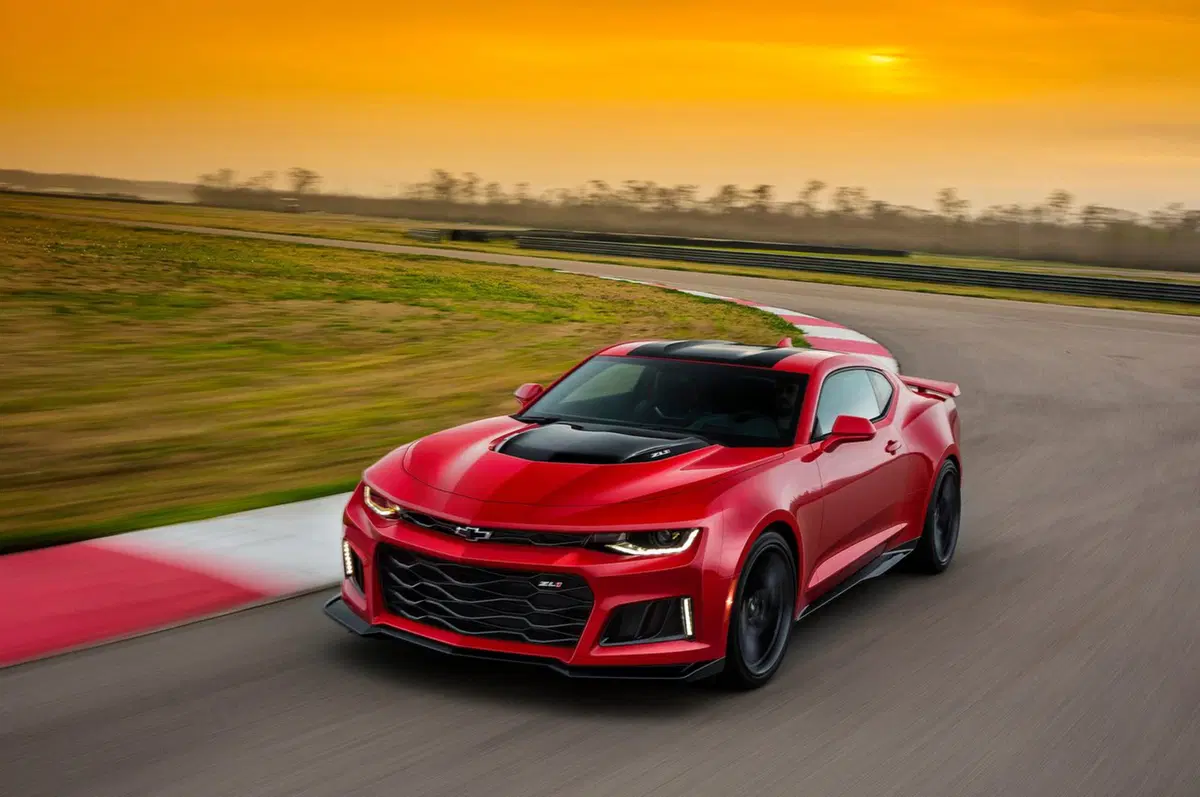 Chevrolet Camaro ZL1, svelate le prestazioni. Sono da urlo (5)