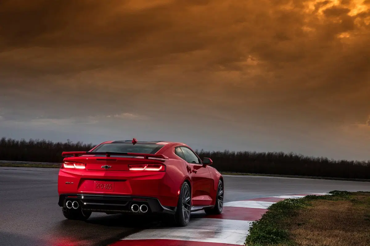 Chevrolet Camaro ZL1, svelate le prestazioni. Sono da urlo (4)