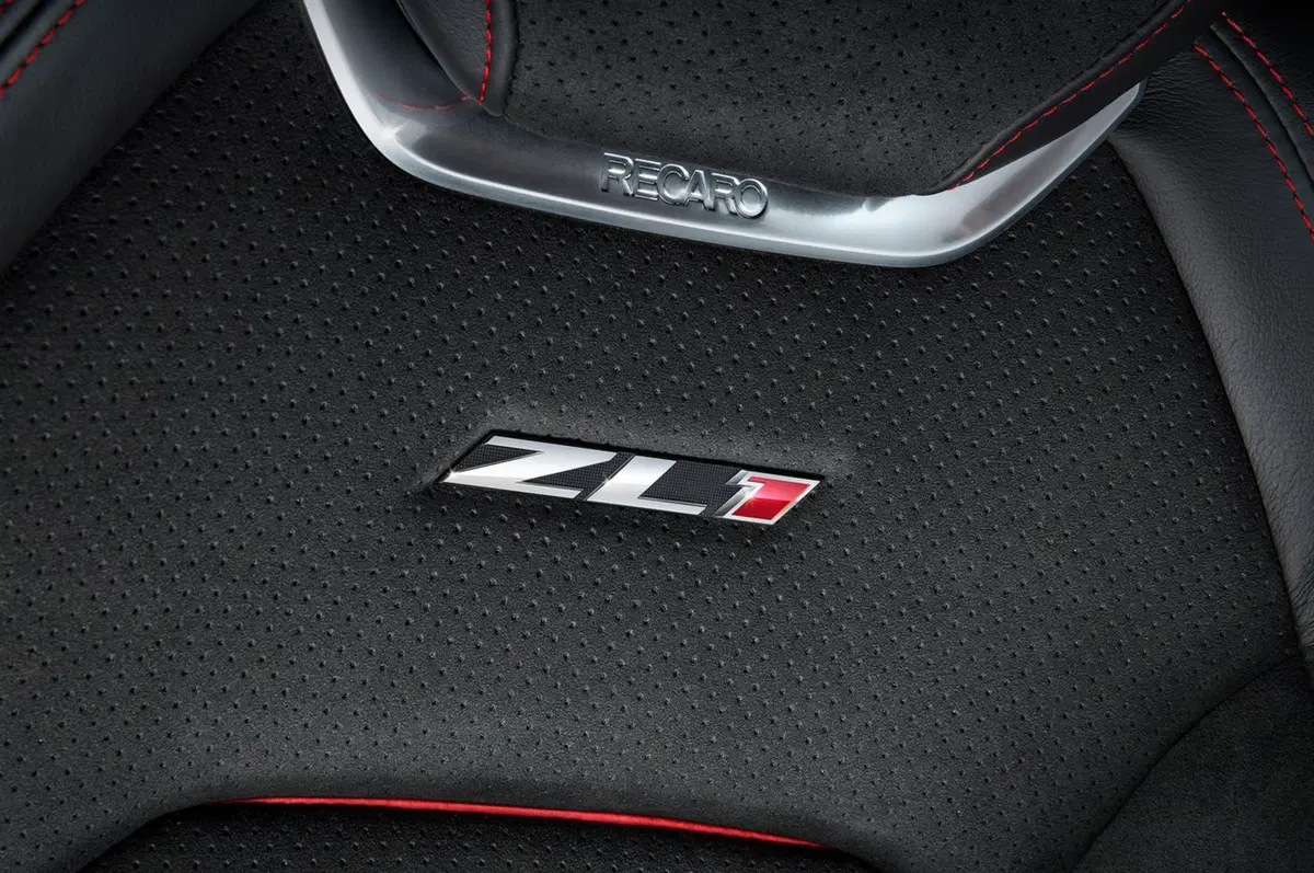 Chevrolet Camaro ZL1, svelate le prestazioni. Sono da urlo (10)