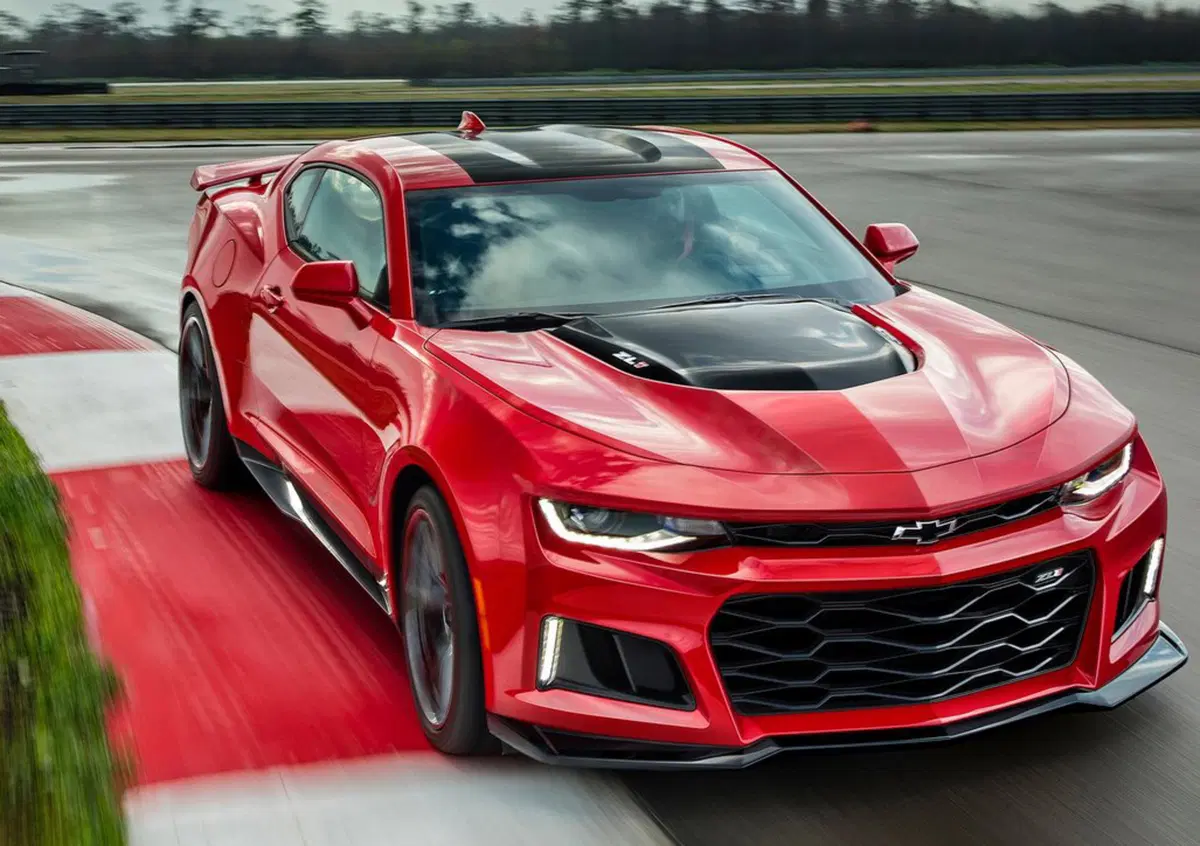 Chevrolet Camaro ZL1, svelate le prestazioni. Sono da urlo