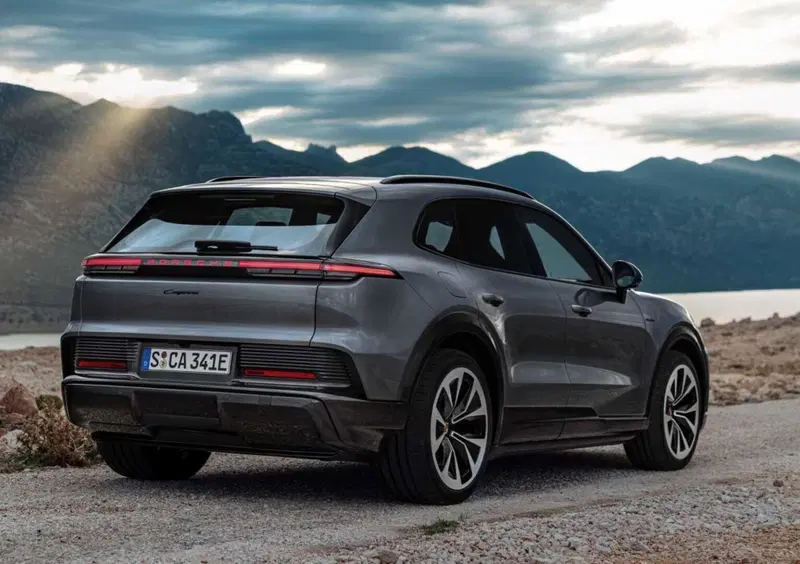 Porsche Cayenne (2025-->>) (6)