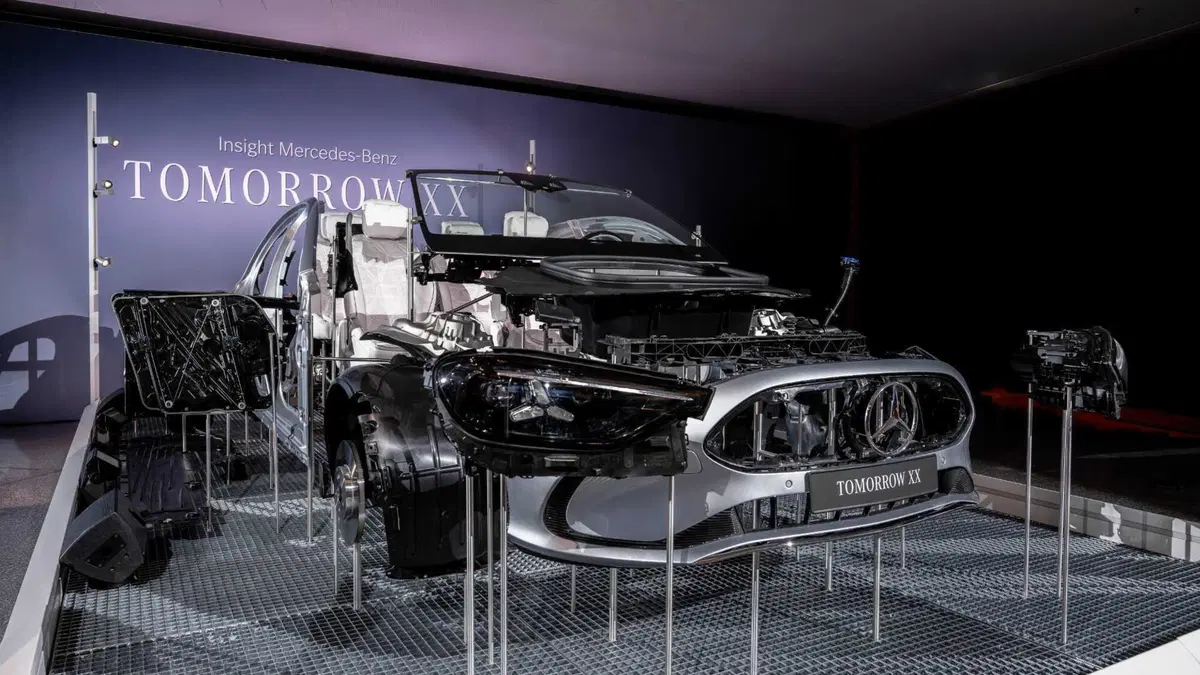 Mercedes-Benz Tomorrow XX: ecco come la Stella reinventa l'auto del futuro partendo dai rifiuti (12)