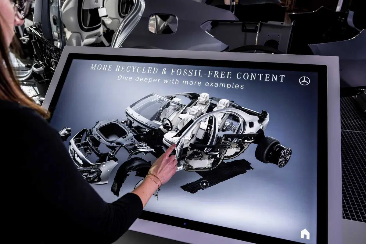 Mercedes-Benz Tomorrow XX: ecco come la Stella reinventa l'auto del futuro partendo dai rifiuti (20)