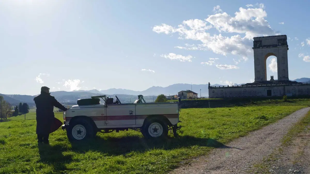 Land Rover 88: il fuoristrada storico che domina ancora ogni terreno