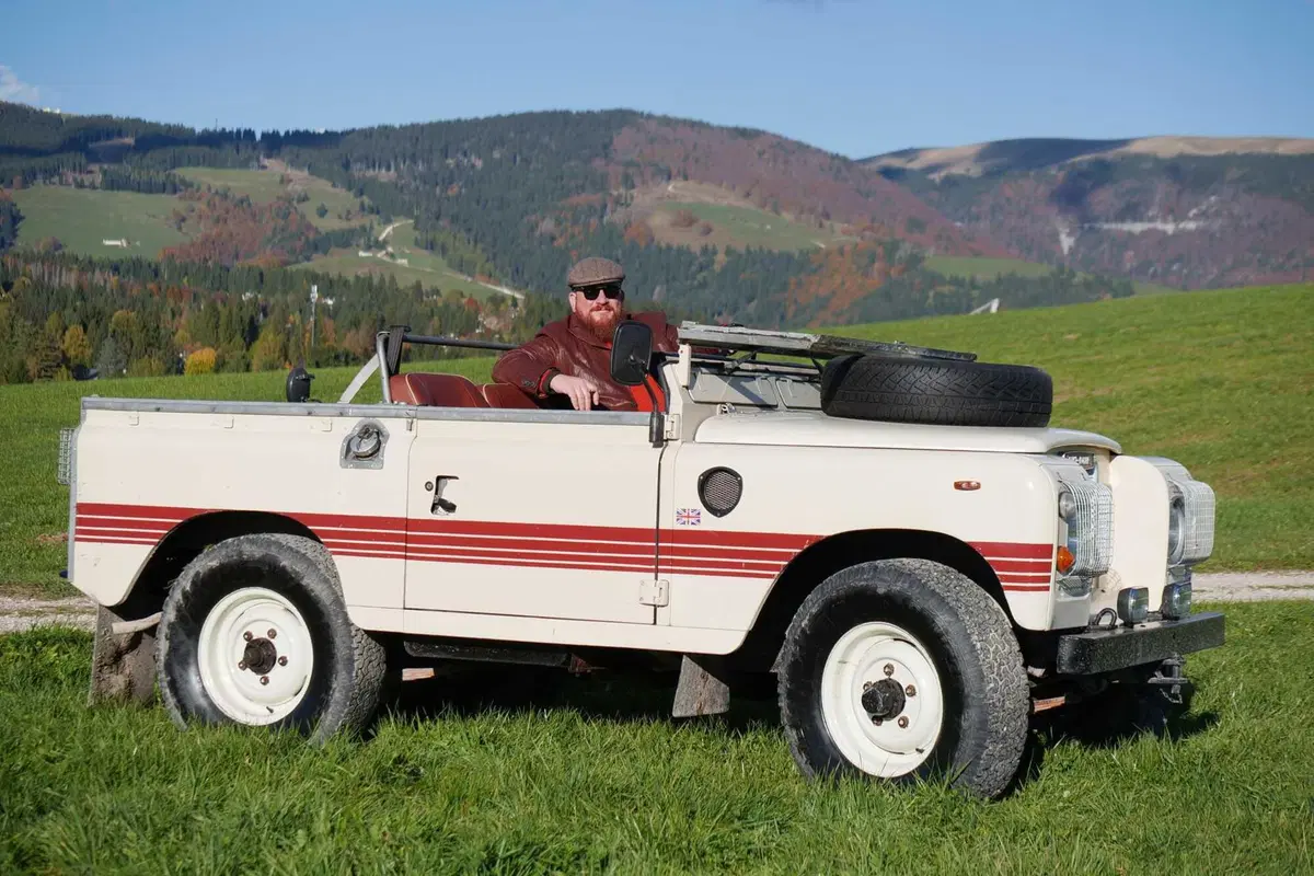 Land Rover 88: il fuoristrada storico che domina ancora ogni terreno (2)