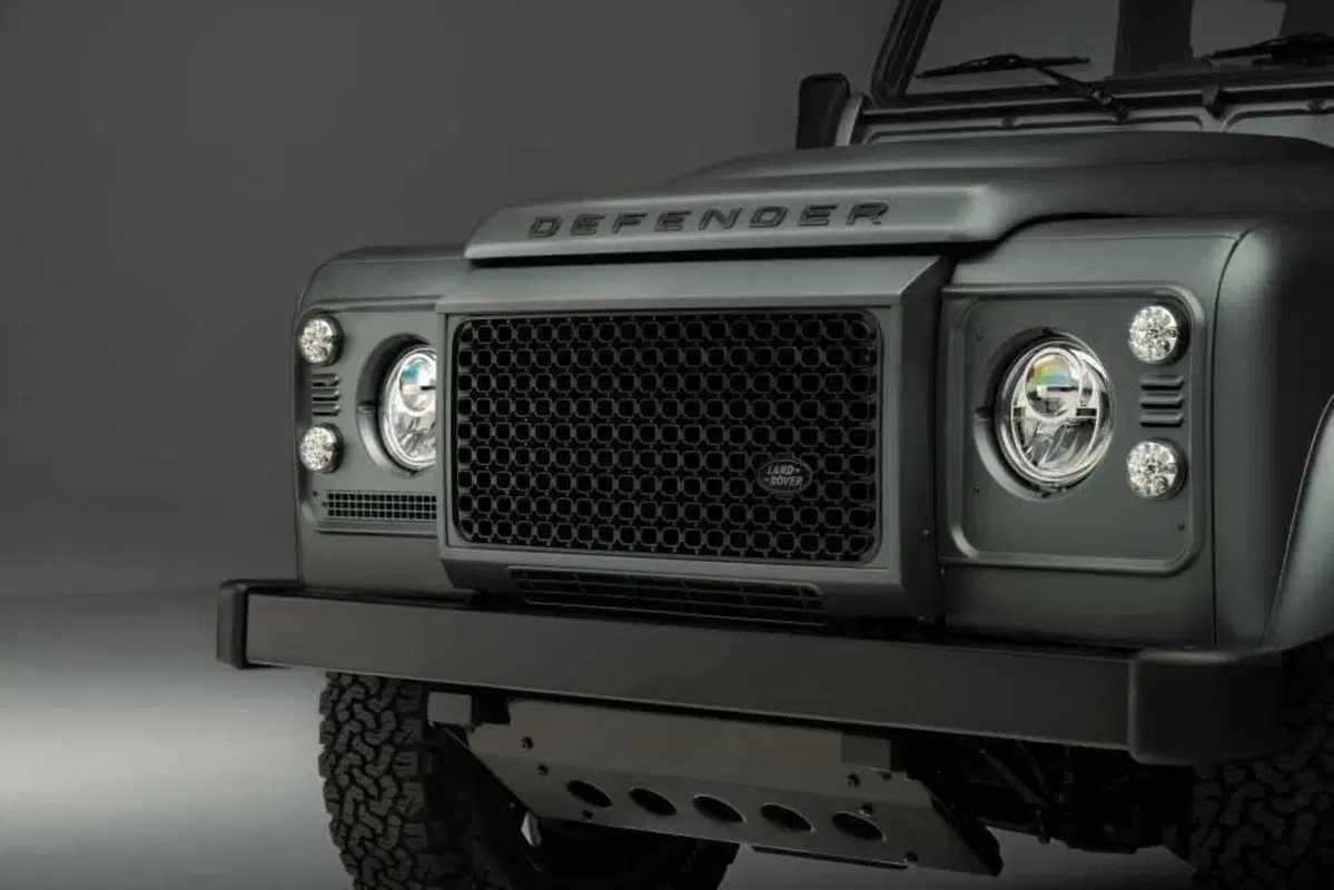 Land Rover Classic Defender V8: un ritorno al futuro che profuma di nostalgia (3)