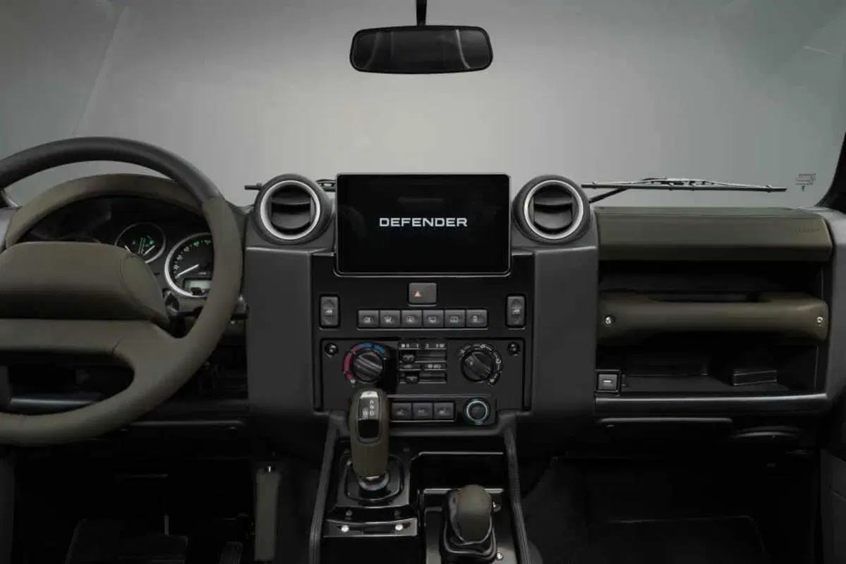 Land Rover Classic Defender V8: un ritorno al futuro che profuma di nostalgia (5)