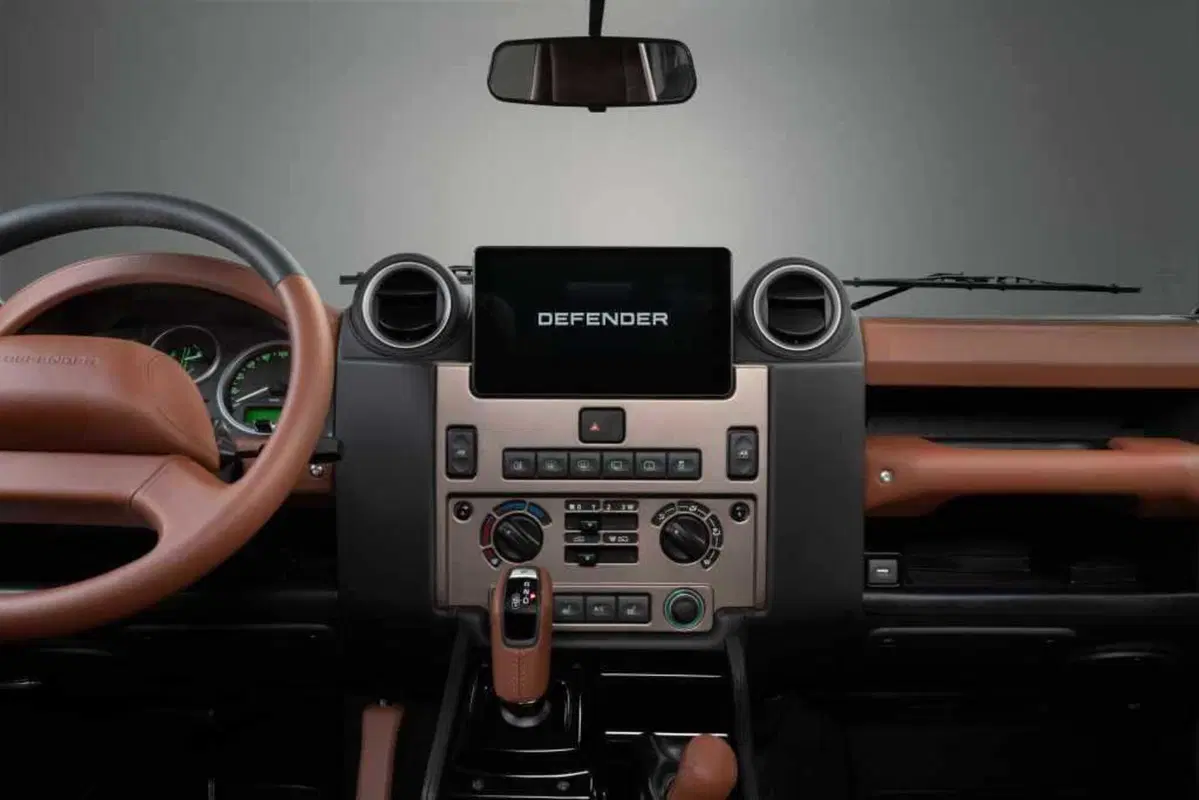 Land Rover Classic Defender V8: un ritorno al futuro che profuma di nostalgia (11)