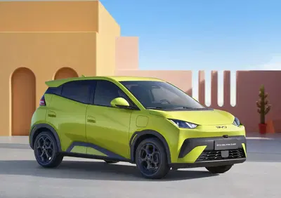 BYD pronta a lanciare in UK il primo ibrido plug-in della gamma Dolphin
