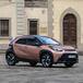 Toyota Aygo X Hybrid: con lei, andrete poche volte dal benzinaio (e il portafoglio vi ringrazia)
