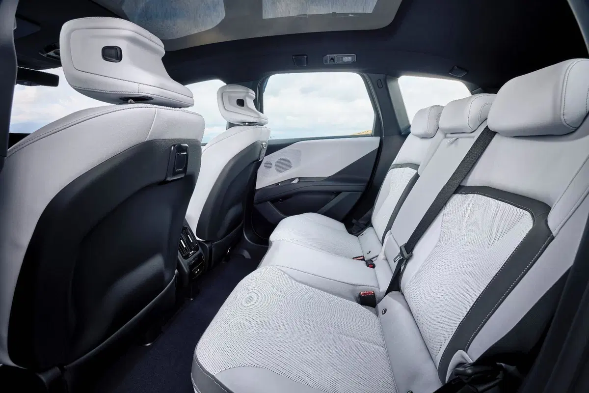 Interni della nuova BMW iX3 2026 (2)