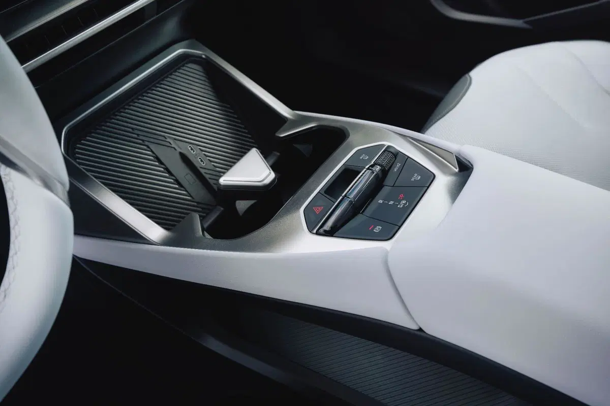 Interni della nuova BMW iX3 2026 (3)
