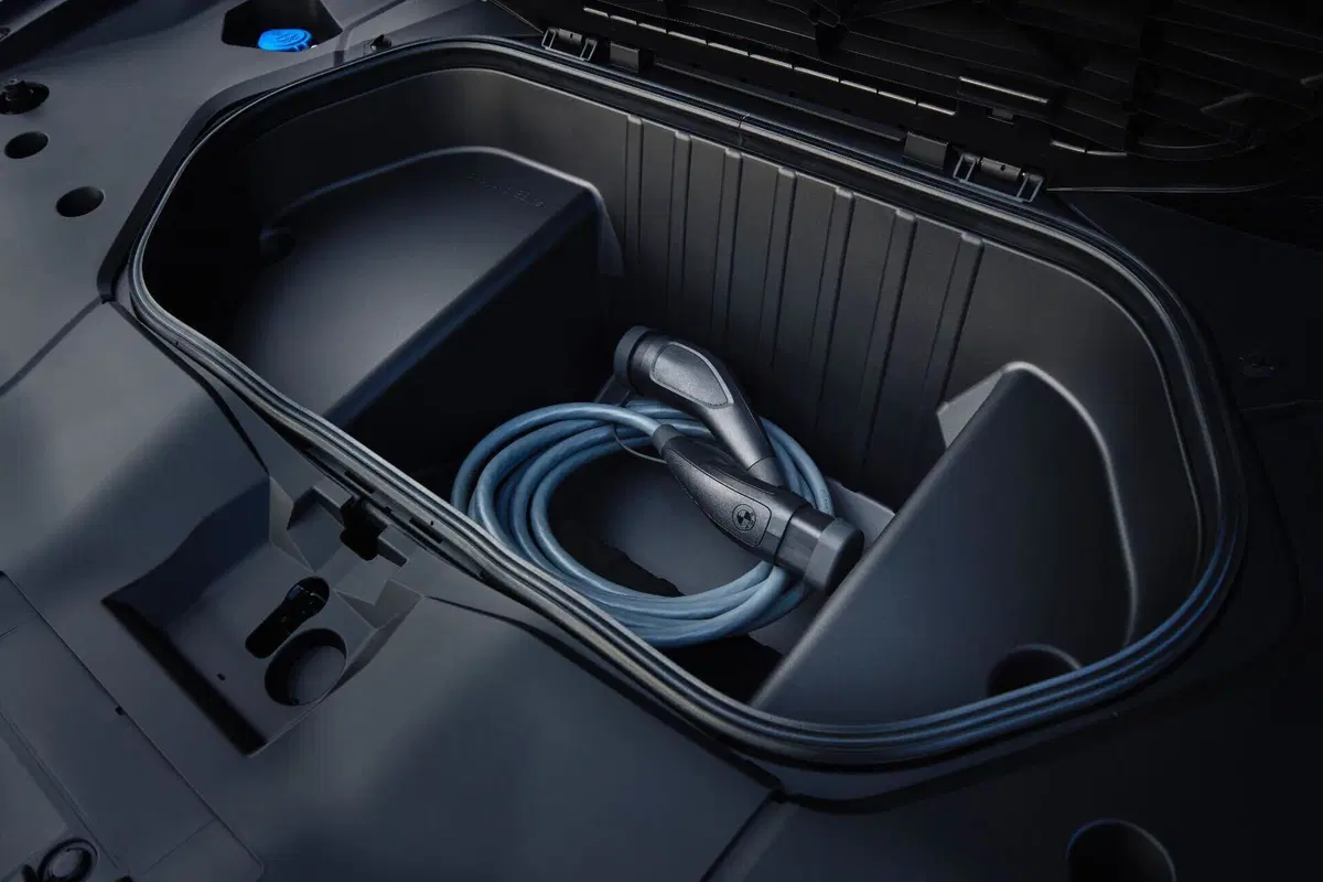 Interni della nuova BMW iX3 2026 (7)