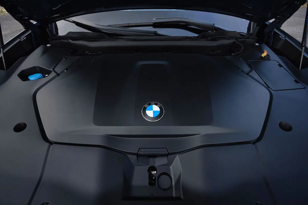 Interni della nuova BMW iX3 2026 (9)