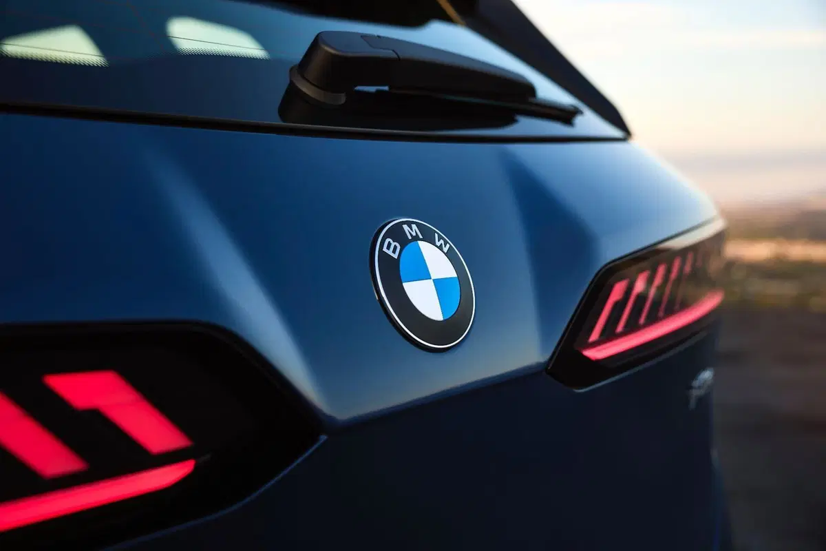 Interni della nuova BMW iX3 2026 (10)