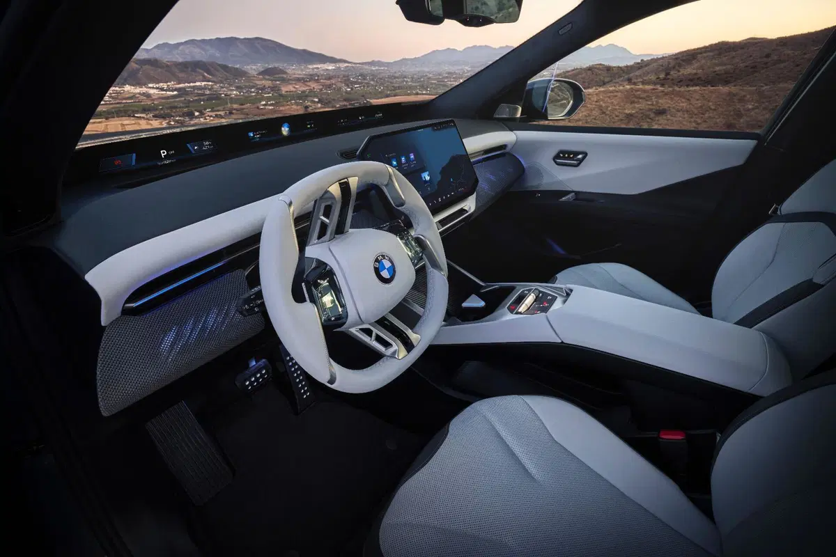 Interni della nuova BMW iX3 2026 (14)