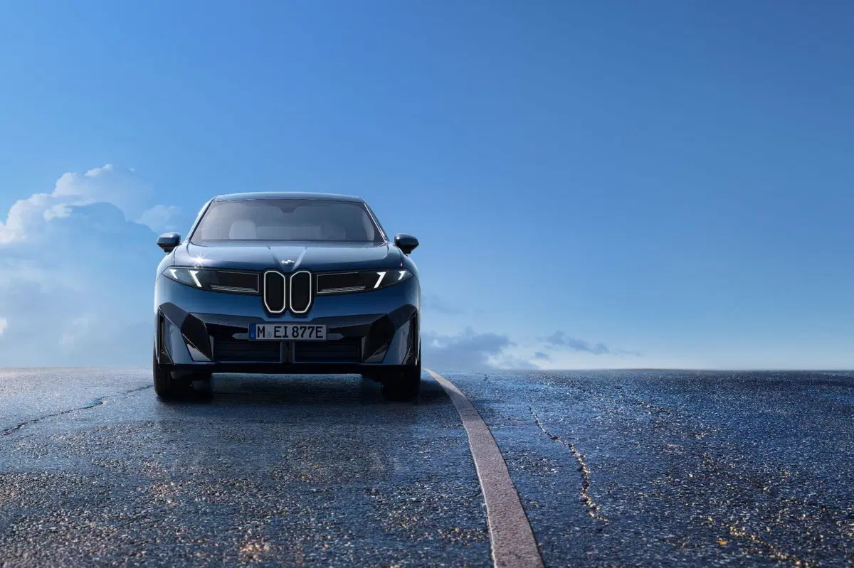 BMW iX3 2026: prova, pregi e difetti della nuova SUV elettrica Neue Klasse da 69.900 euro