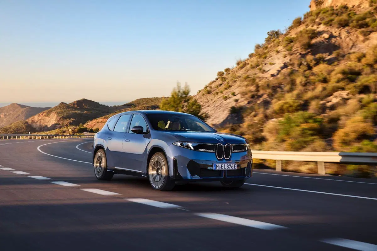 BMW iX3 2026: prova, pregi e difetti della nuova SUV elettrica Neue Klasse da 69.900 euro (4)