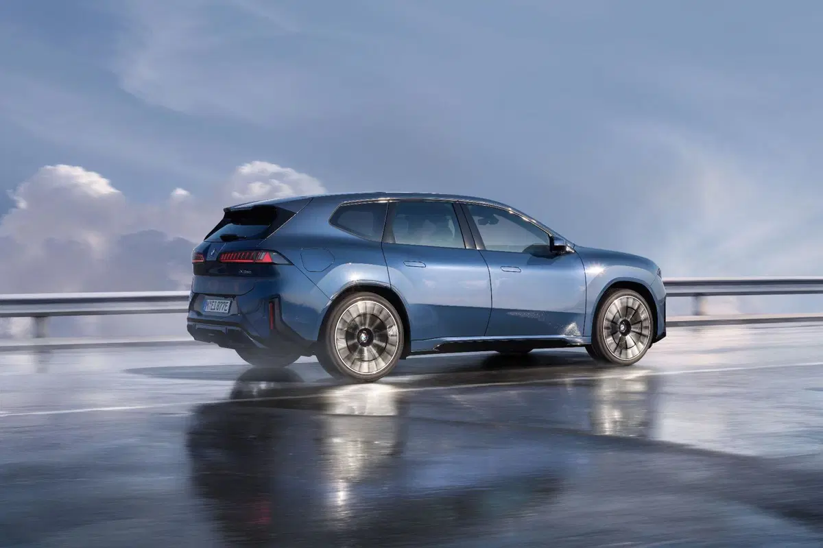 BMW iX3 2026: prova, pregi e difetti della nuova SUV elettrica Neue Klasse da 69.900 euro (6)