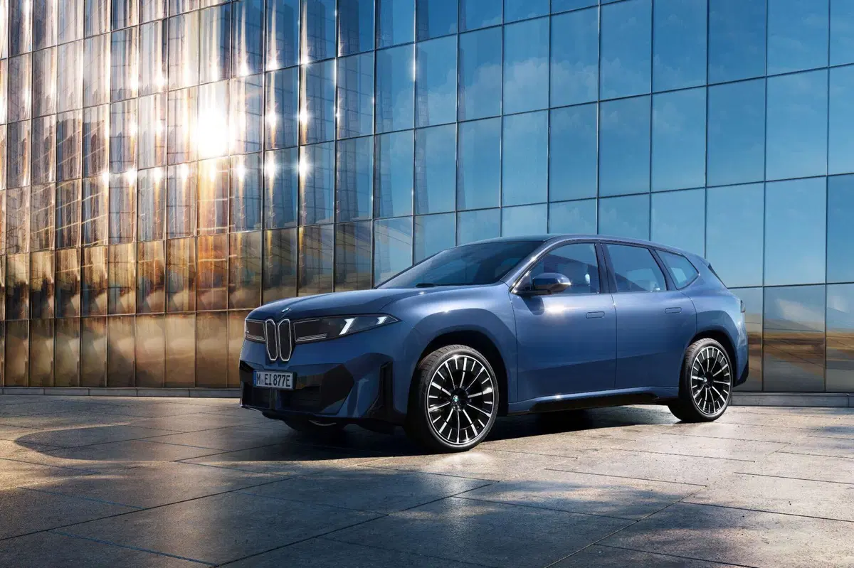 BMW iX3 2026: prova, pregi e difetti della nuova SUV elettrica Neue Klasse da 69.900 euro (7)