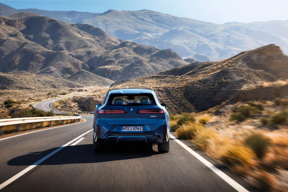 BMW iX3 2026: prova, pregi e difetti della nuova SUV elettrica Neue Klasse da 69.900 euro (10)