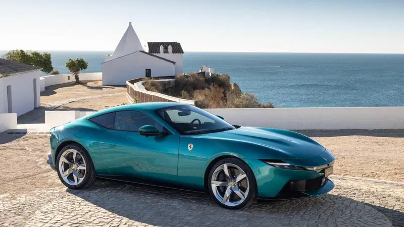 Ferrari Amalfi: 640 CV e design raffinato per la nuova GT che sostituisce la Roma (VIDEO)