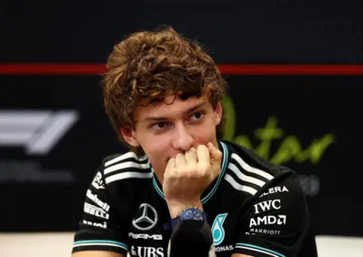F1. Antonelli esclusivo: “Mi farò trovare pronto per lottare per il mondiale. Max Verstappen? Ha supportato noi rookie nei momenti più difficili”. E di Toto Wolff dice…