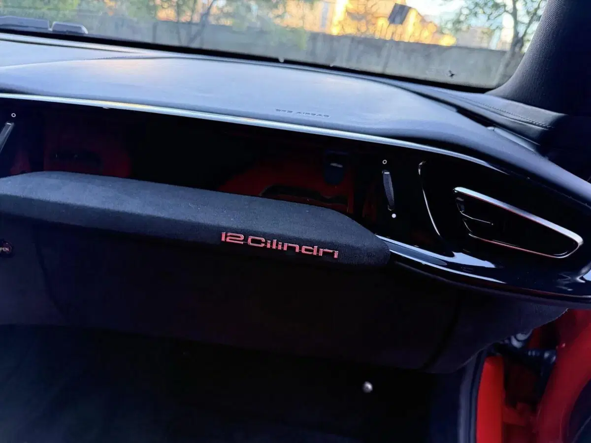 Compra una Ferrari 12Cilindri, investe un pedone dopo 820 km e la rimette in vendita