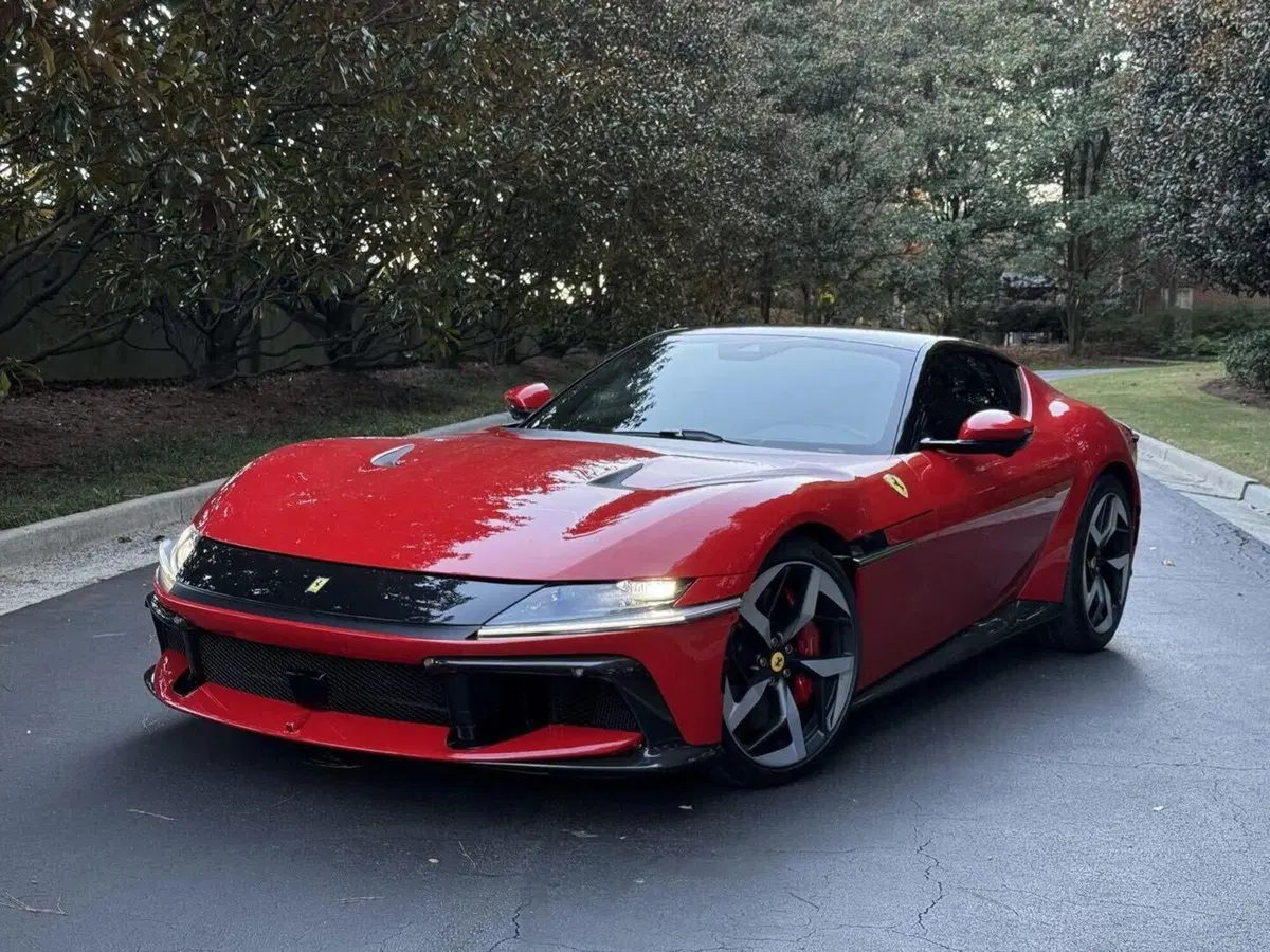 Compra una Ferrari 12Cilindri, investe un pedone dopo 820 km e la rimette in vendita (3)