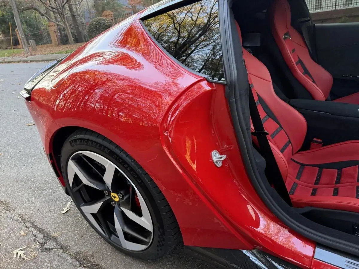 Compra una Ferrari 12Cilindri, investe un pedone dopo 820 km e la rimette in vendita (6)