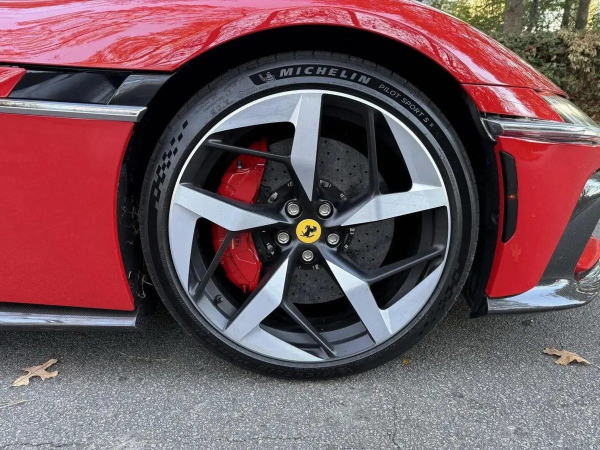 Compra una Ferrari 12Cilindri, investe un pedone dopo 820 km e la rimette in vendita (9)