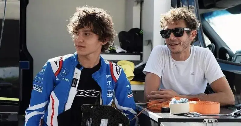 Kimi Antonelli su Valentino Rossi: &ldquo;Per me &egrave; un&rsquo;ispirazione. &Egrave; un privilegio avere un rapporto cos&igrave; con una leggenda del motorsport&rdquo;
