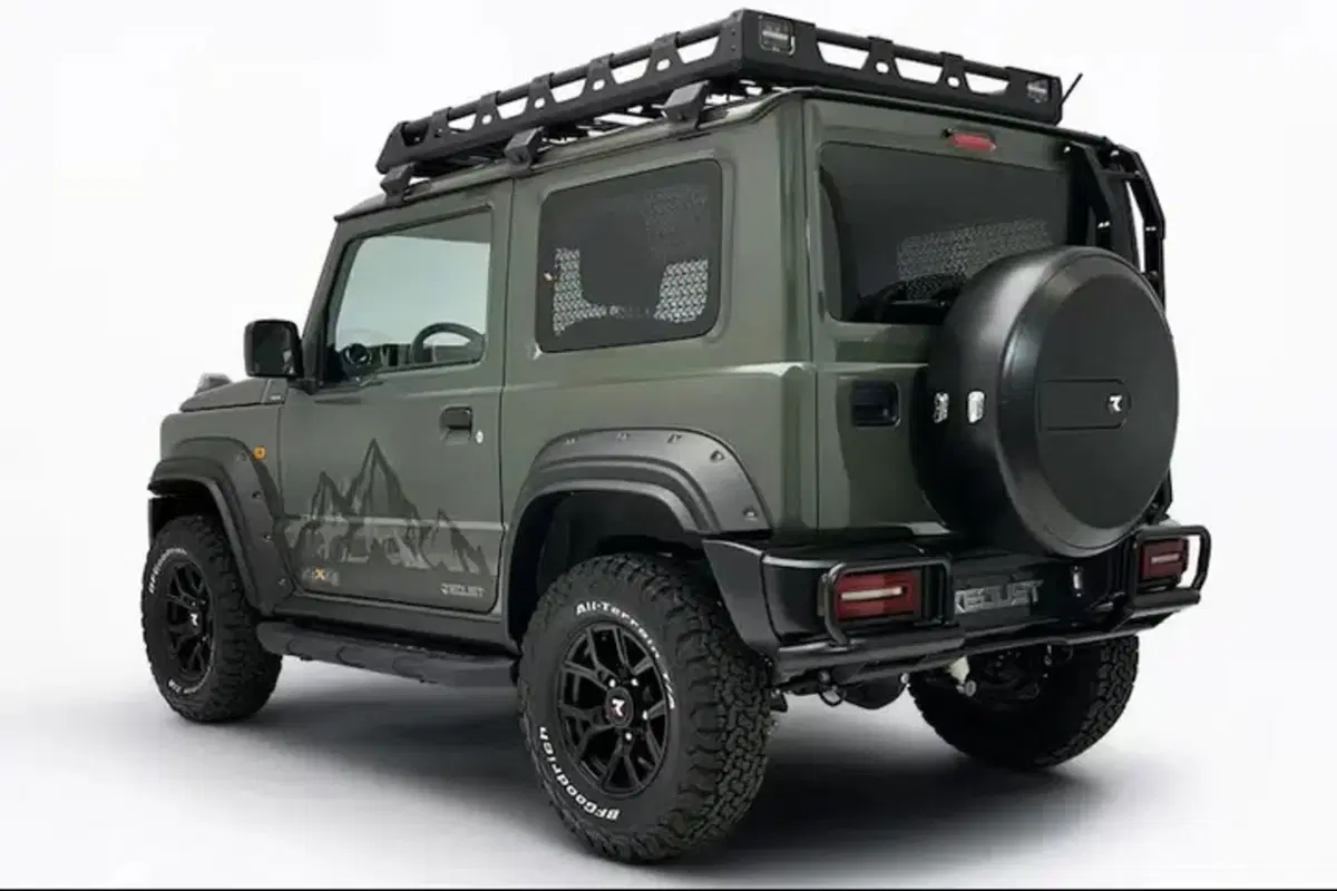 Jimny o Defender? Ecco la mini Land Rover firmata Suzuki (4)