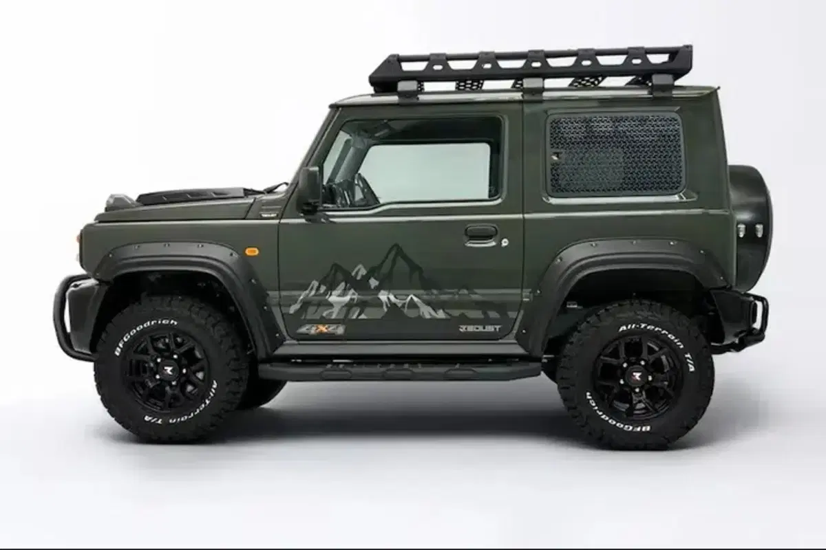 Jimny o Defender? Ecco la mini Land Rover firmata Suzuki (5)