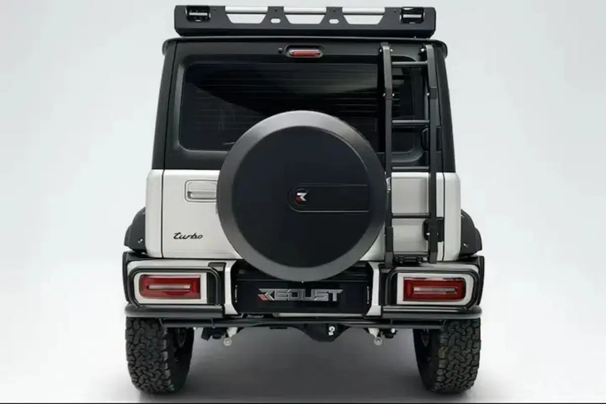 Jimny o Defender? Ecco la mini Land Rover firmata Suzuki (8)