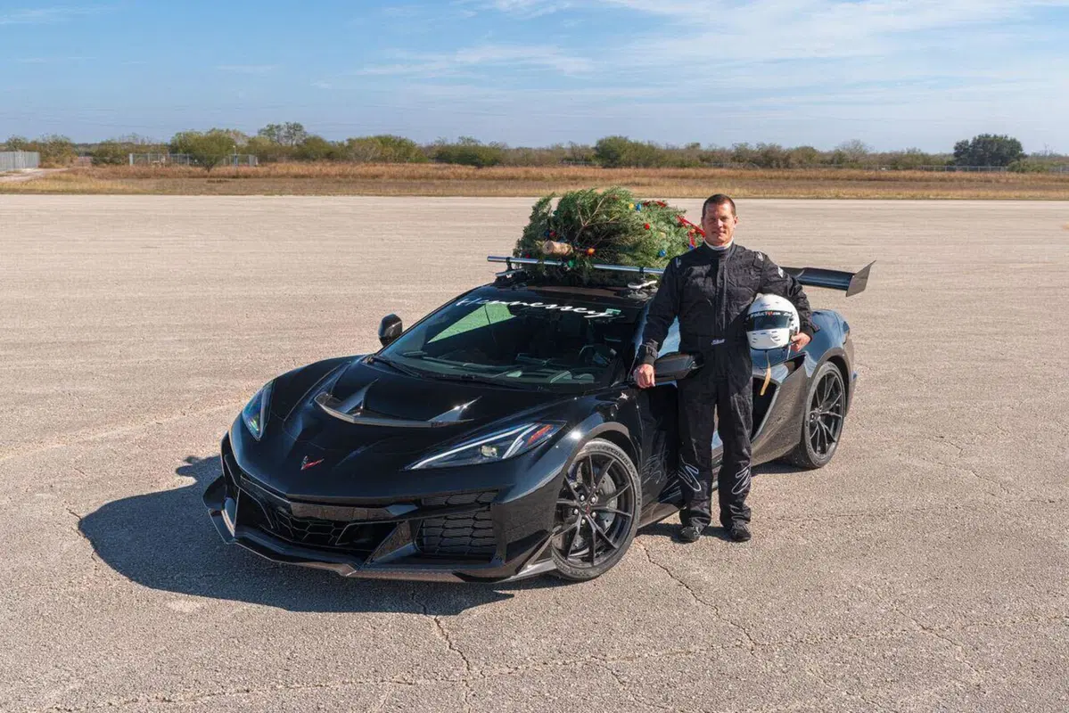 Quando anche un'albero di Natale tocca i 300 km/h: record della Corvette ZR1 di Hennessey (9)