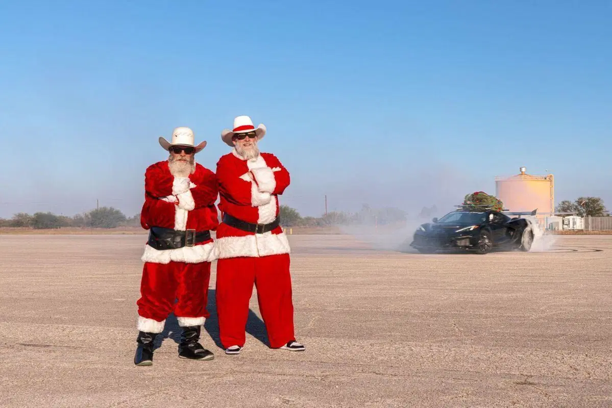 Quando anche un'albero di Natale tocca i 300 km/h: record della Corvette ZR1 di Hennessey (14)