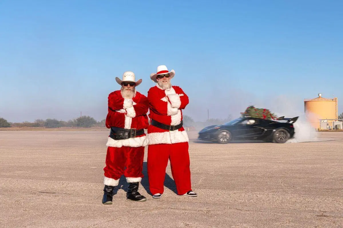 Quando anche un'albero di Natale tocca i 300 km/h: record della Corvette ZR1 di Hennessey (15)