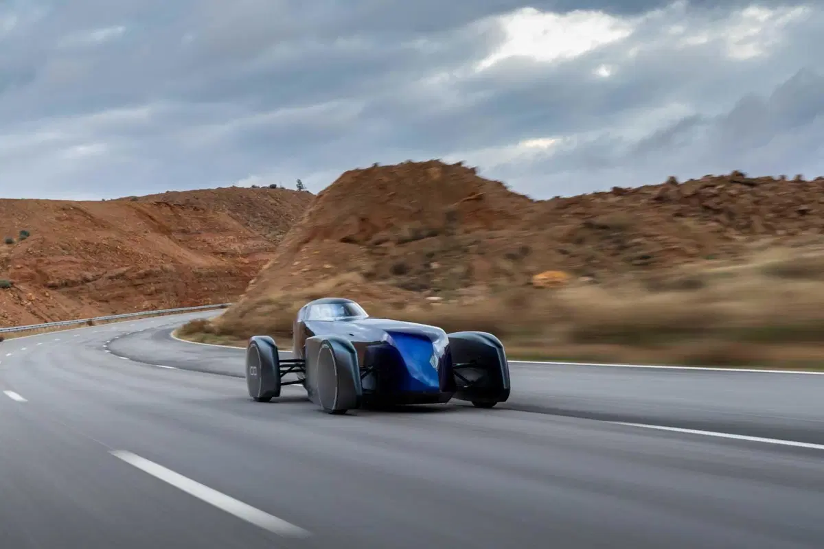 Sembra la Batmobile, ma è un laboratorio su ruote: la Renault Filante Record fa oltre 1.000 km senza ricaricare (4)