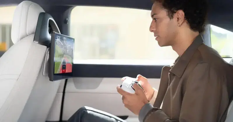 Non sai che cosa fare mentre ricarichi la tua auto? La Playstation 5 sale a bordo della Afeela 1