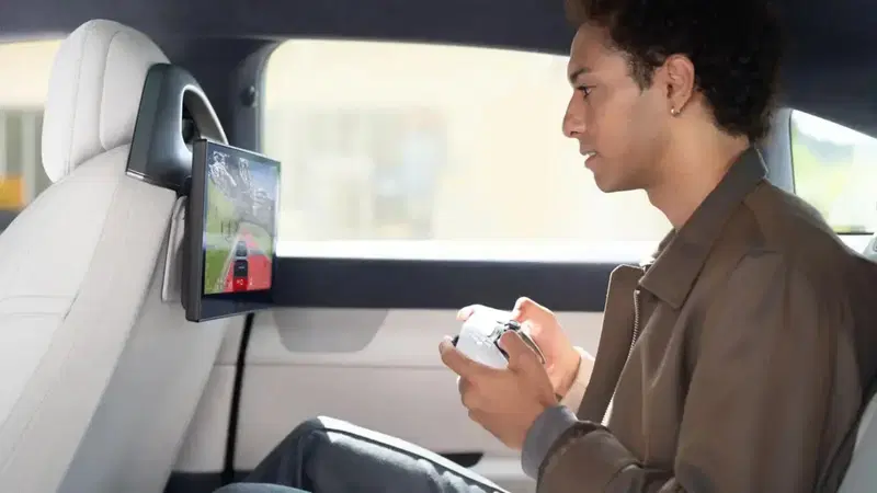Non sai che cosa fare mentre ricarichi la tua auto? La Playstation 5 sale a bordo della Afeela 1