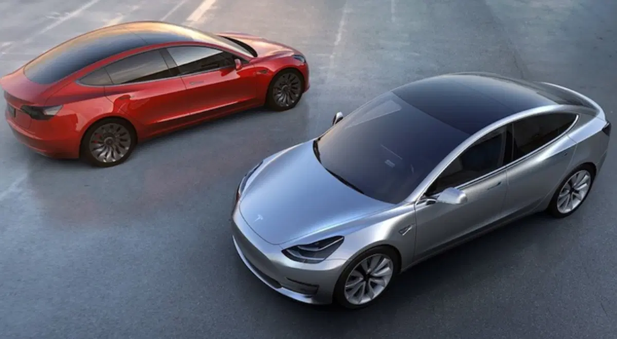 Altro che 30.000 euro. Ecco quanto costa veramente la Tesla Model 3