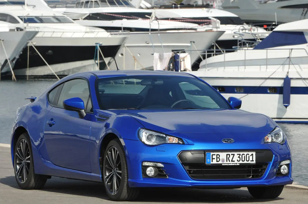 Le 10 migliori supercar che offrono ancora un cambio manuale (3)