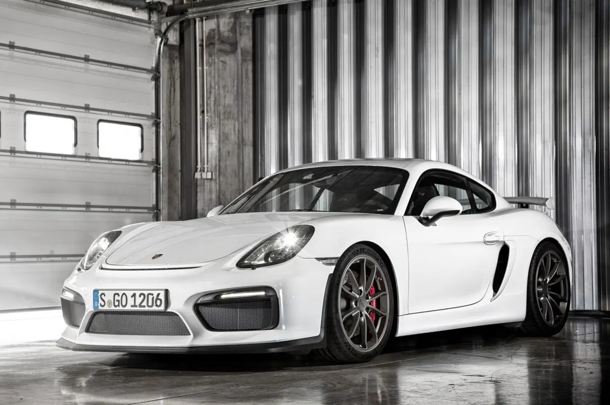 Le 10 migliori supercar che offrono ancora un cambio manuale (7)