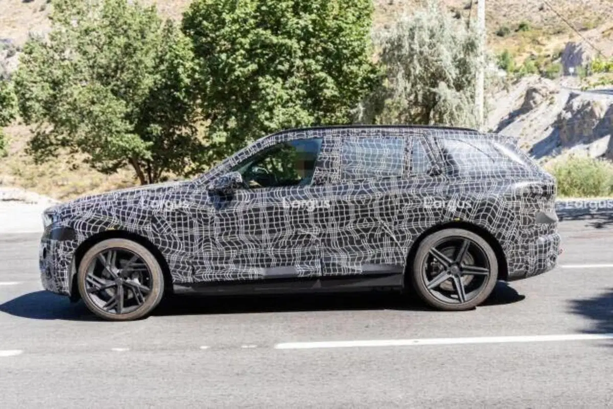 BMW X5 2026: il SUV di lusso si rinnova con termico, elettrico e… idrogeno (7)
