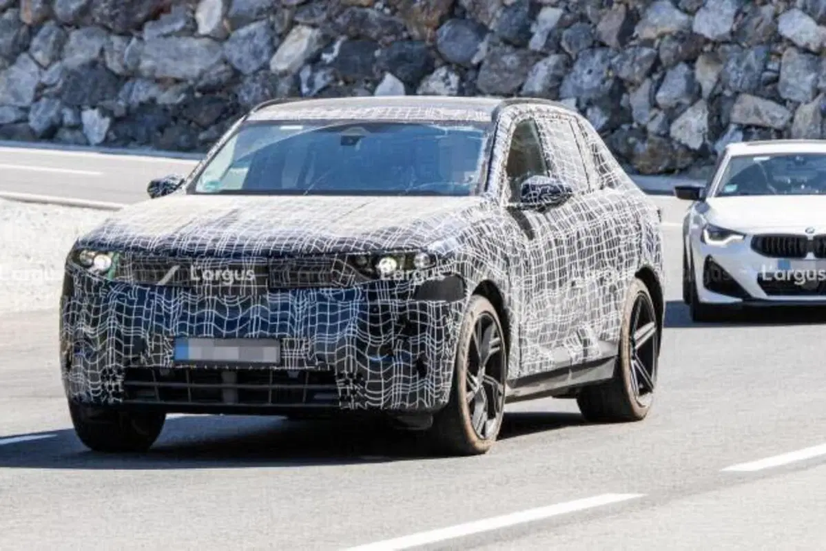 BMW X5 2026: il SUV di lusso si rinnova con termico, elettrico e… idrogeno (10)